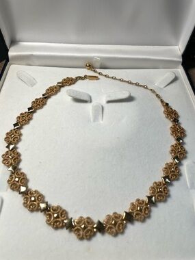 Vintage Avon Gold Floral Link Necklace